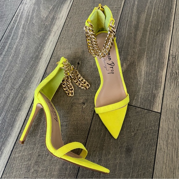 Privileged ARLEA Pumps - Picture 1 of 10